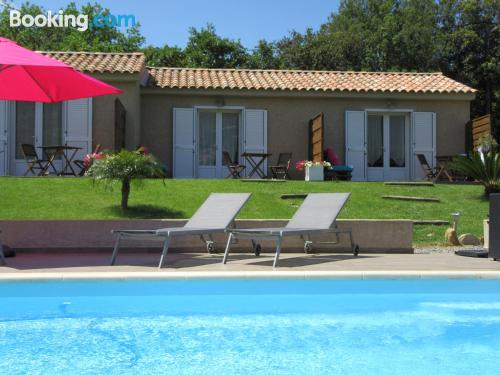 Aconchegante apartamento para 2 pessoas. Terraço e piscina