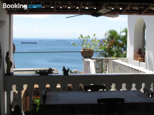 Salvador, en bonne position. Avec terrasse!