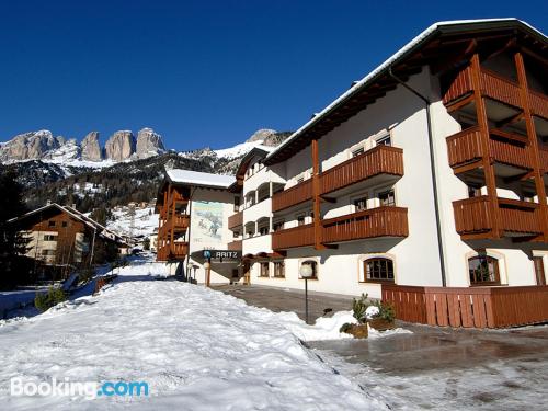 Prático apartamento em Campitello Di Fassa