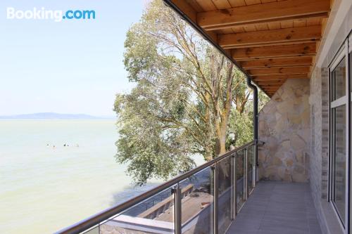 Appartement avec terrasse. Fonyód à vos pieds!