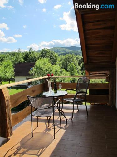 Aconchegante apartamento em Plitvica selo. Terraço!