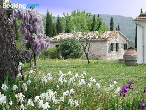 Apartamento cães bem-vindos à Saturnia. Em boa posição