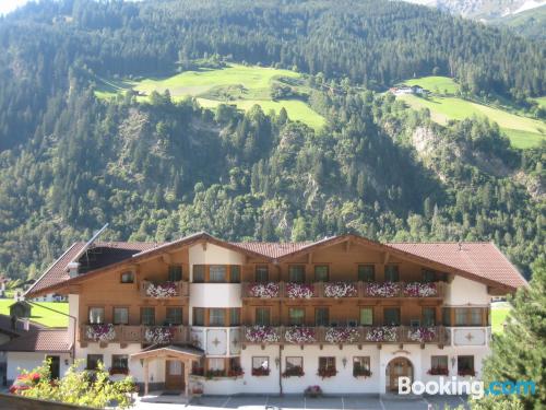 Neustift im Stubaital à vos pieds. Terrasse!