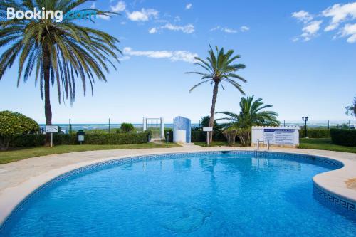 Apartamento com Wi-fi. Terraço e piscina