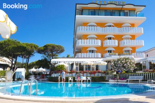 Buena zona con piscina en Caorle y terraza