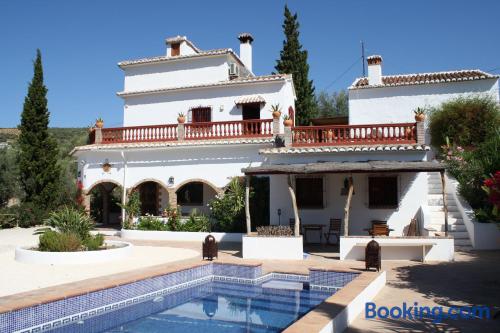 Apartamento em Alcaucín. Terraço e piscina