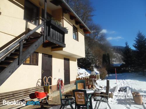 Spacieux appartement. Avec terrasse!