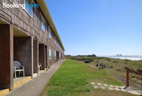 Apartamento con piscina en Rockaway Beach