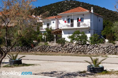 Cómodo apartamento de dos habitaciones en Vinišće