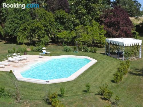 Pratique appartement. Piscine!