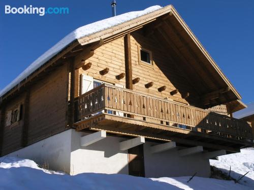 Grand appartement à La Joue du Loup. Piscine et terrasse