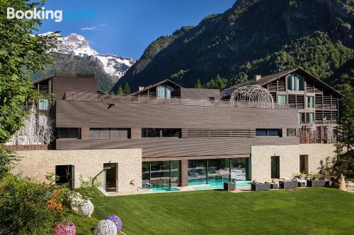 Espaçoso apartamento com dois quartos em Alagna Valsesia