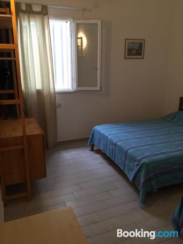 App met 2-kamer in Santo Stefano di Camastra. Met terras!
