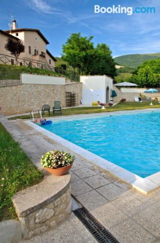 Apartamento para dos personas en Preci con terraza y piscina