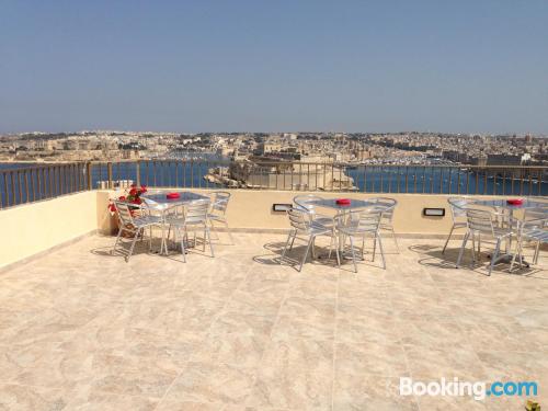 Appartamento con internet e terrazza. La Valletta a portata di mano!.