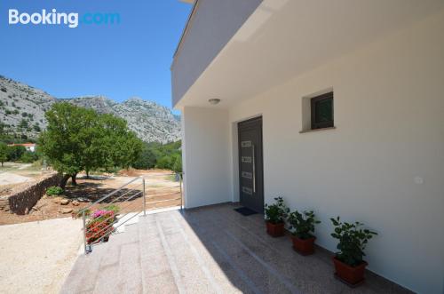 Apartamento com terraço em Starigrad-Paklenica