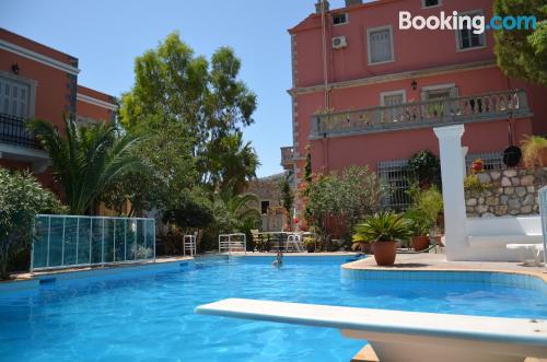 Appartement avec piscine. À Kalymnos.