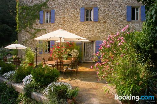 Apartment for two people in Rognes. Great location, wifi