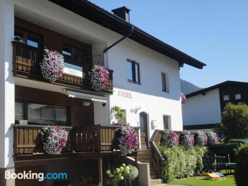 Seefeld in Tirol à vos pieds. Terrasse!