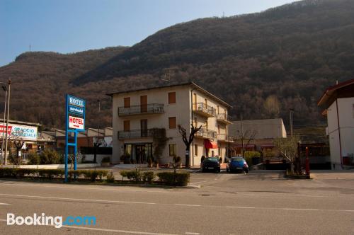 Apartamento en Grezzana con terraza y conexión a internet