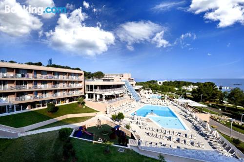 Poreč vanuit uw raam! Met terras