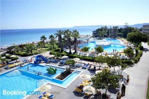 Appartamento con piscina. Terrazza e Wifi