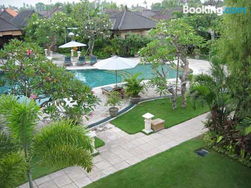 Appartement avec piscine et terrasse, parfait pour deux personnes