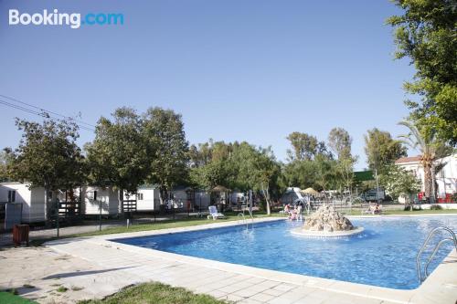 Ferienwohnung mit pool und klimagërat. In Benajarafe