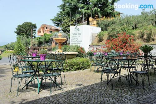 Apartamento com Internet. Terraço!