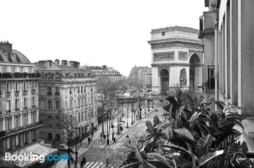 Apartamento em Paris. Calefação e Internet