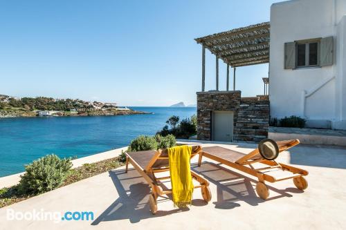 Sleep in Kithnos with internet and terrace