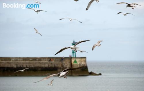 Apt mit Internet und Balkon. In Port-en-Bessin-Huppain