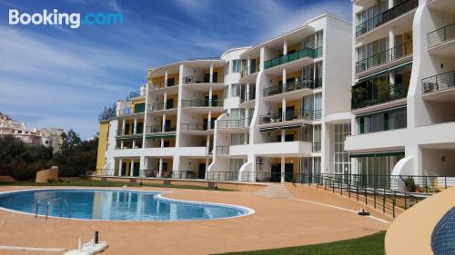 Apartamento con piscina y terraza