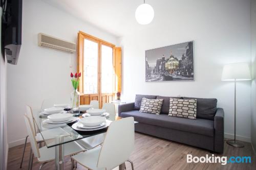 Place for 6 or more in Madrid with wifi and terrace