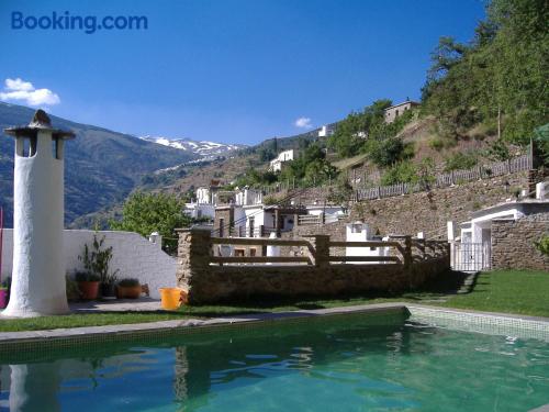 Pequeno apartamento para 2 pessoas. Terraço e piscina