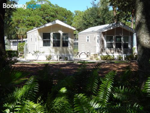 Prático apartamento em Fort Pierce. Piscina e terraço