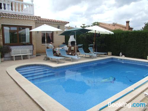 Appartement avec piscine et terrasse. Idéal!