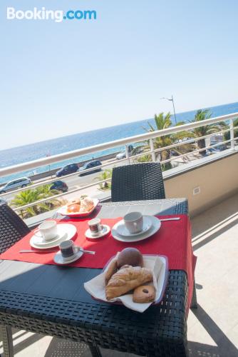 Appartamento con Wifi e terrazza. Santa Teresa di Riva a vostro piacimento!