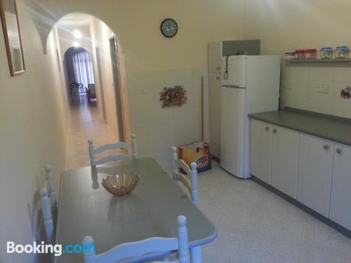 Apartamento con terraza y wifi en Xlendi. ¡100m2!