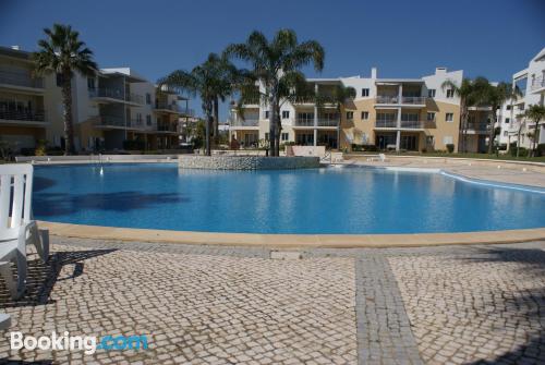 Apartamento con piscina y aire acondicionado en zona increíble de Alvor