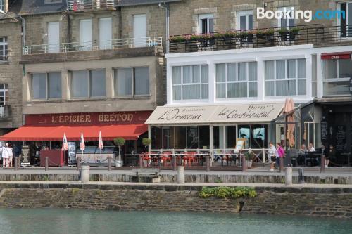 Great location and terrace in Cancale for 2 people