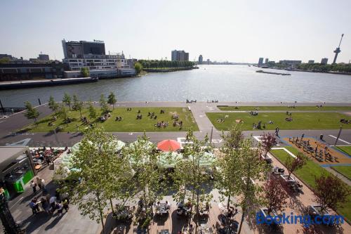 Pequeño apartamento en Rotterdam. ¡aire acondicionado!.