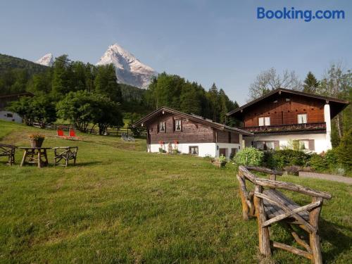 Gezellig appartement voor koppels. Schoenau Am Koenigssee vanuit uw raam!