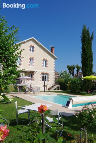 Appartement avec piscine pour couples.