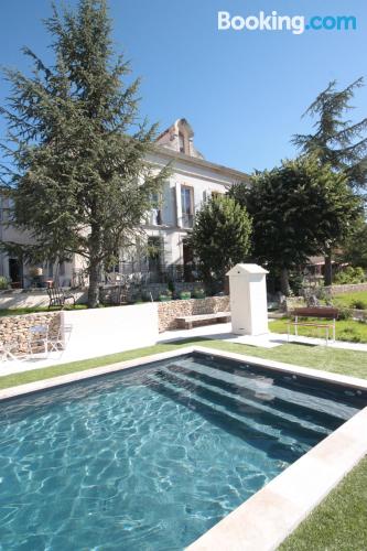 Piscina y conexión a internet en Forcalquier ¡Con vistas!