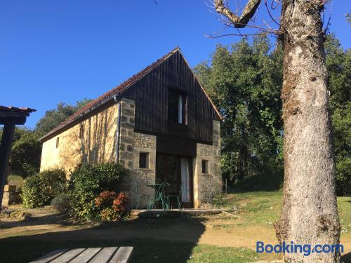 Appartement avec Wifi et terrasse. Veyrignac à vos pieds!