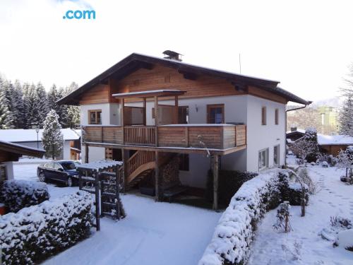 Oberndorf in Tirol aan zijn voeten! Terras en Wifi