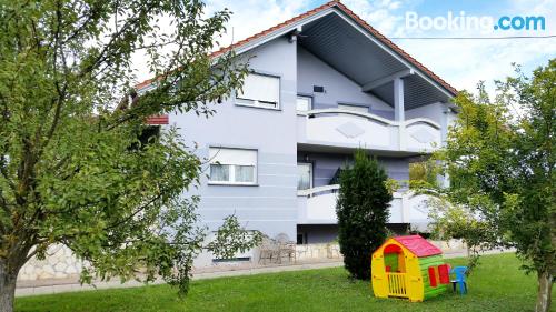 Klein Wohnung in Rakovica. Für 2 Personen