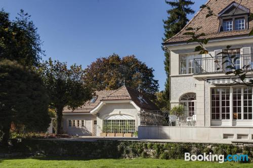 Pratique appartement pour couples. Terrasse!