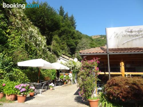 Cangas del Narcea à vos pieds. Terrasse!